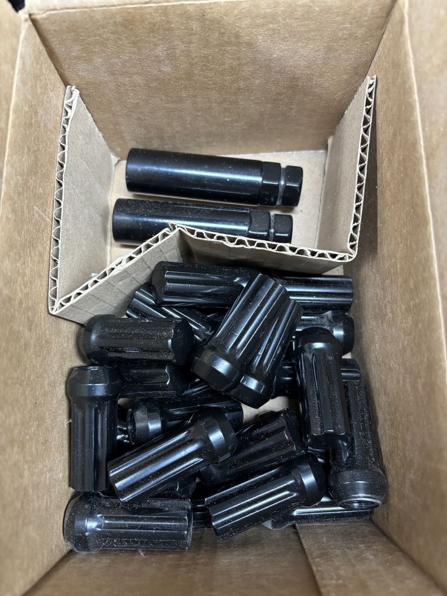 14mm-2.0 Fluted Lug Nuts