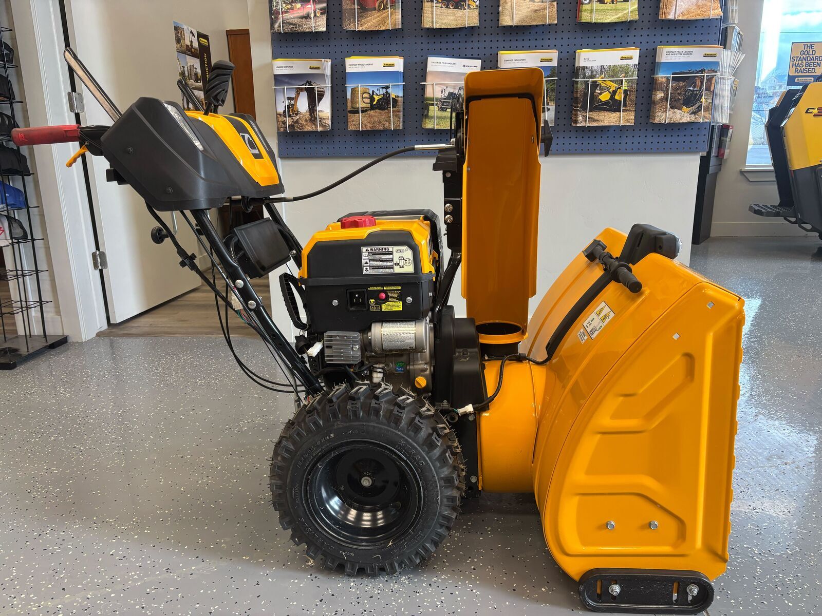 BRAND NEW 2X30'' EFI CUB CADET SNOW BLOWER