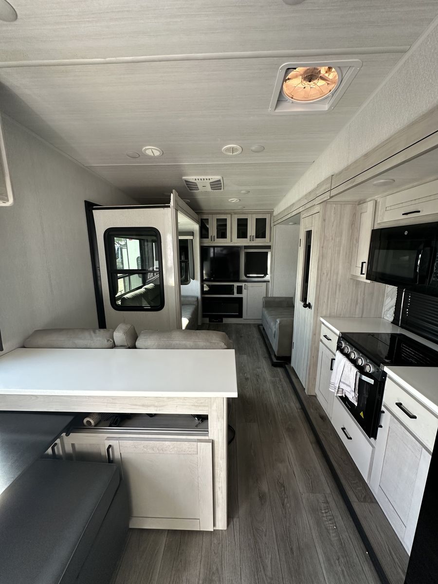 Main image 6