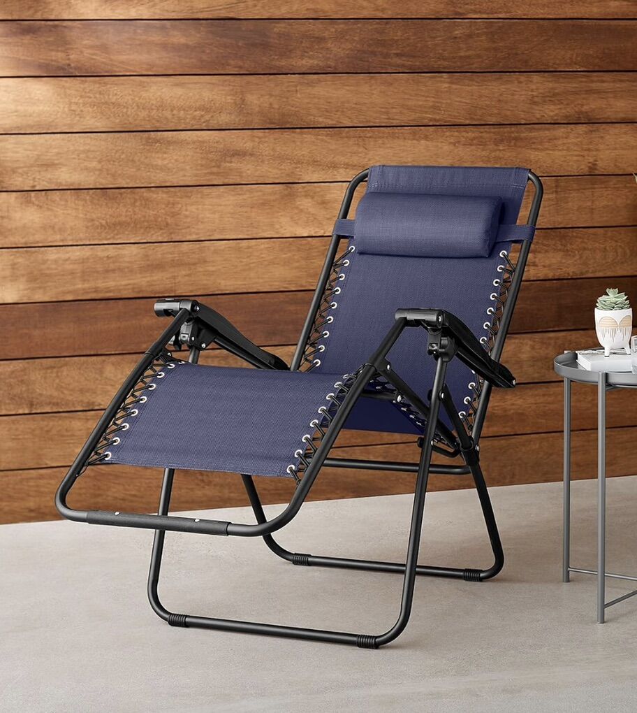 Nice Zero Gravuty Chair With Pillow