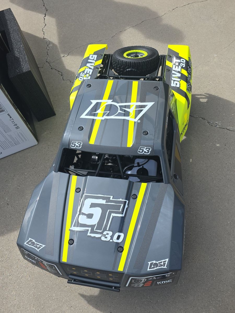Losi 5IVE-T 3.0 1/5-Scale 35.2CC Gas Powered RC Truck with Box get it now no waiting 