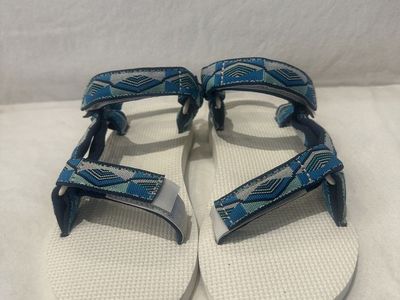 Teva Women’s Size 8, Like New Blue Sandals