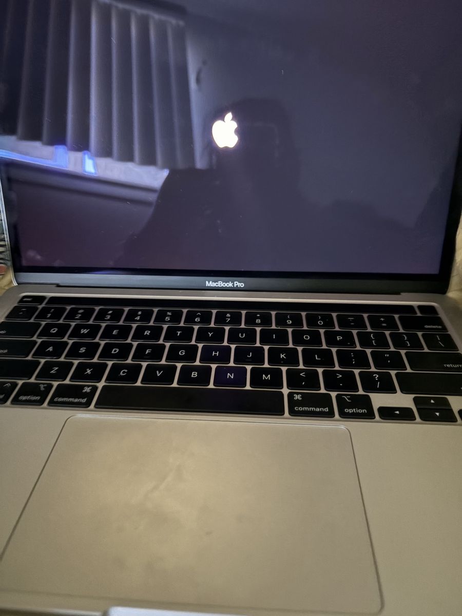 MacBook Pro 2020 with sleeve 512 gb