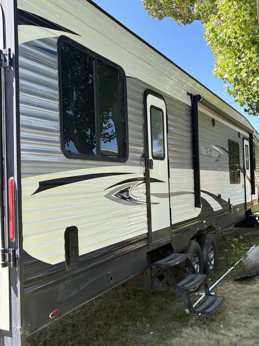 Jayco Bunkhouse Travel Trailer - Excellent Condition - Ready for Adventure!