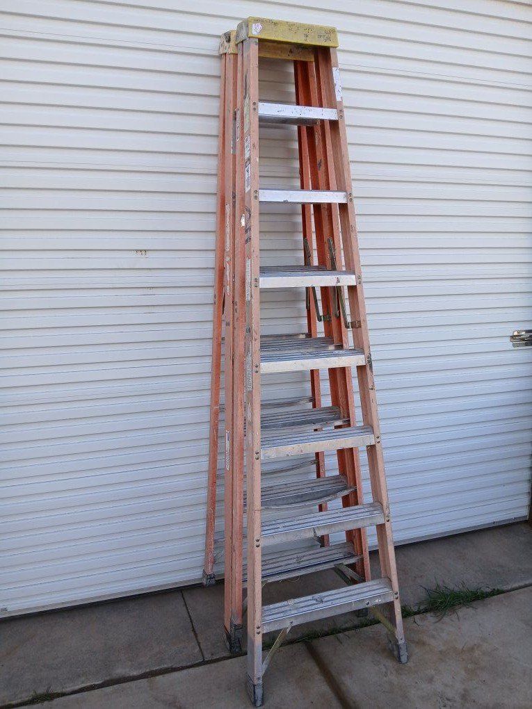 Werner 300lbs 8' Fiberglass Step-Ladders