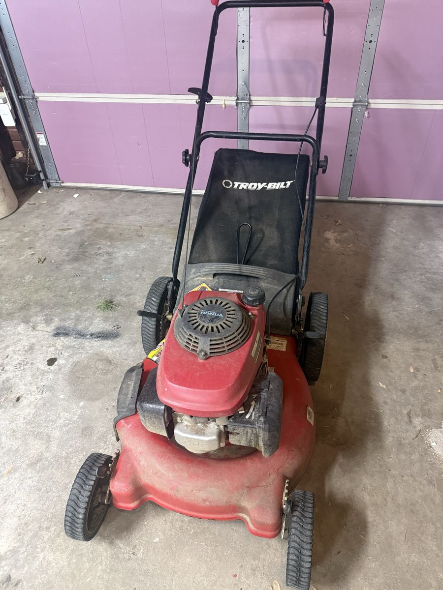 Troy-Bilt Lawn Mower Powered by Honda Engine with Grass Bag