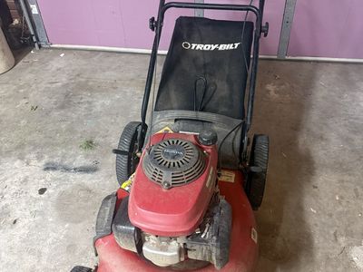 Troy-Bilt Lawn Mower Powered by Honda Engine with Grass Bag