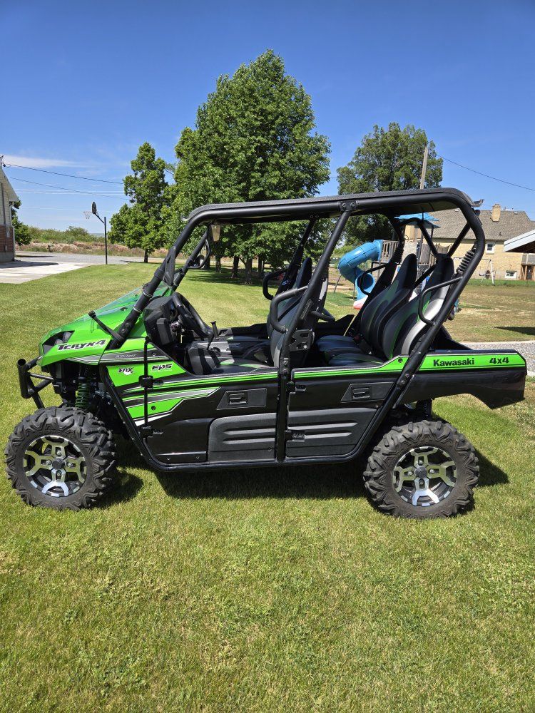 2018 Kawasaki Teryx 4 LE & Trailer