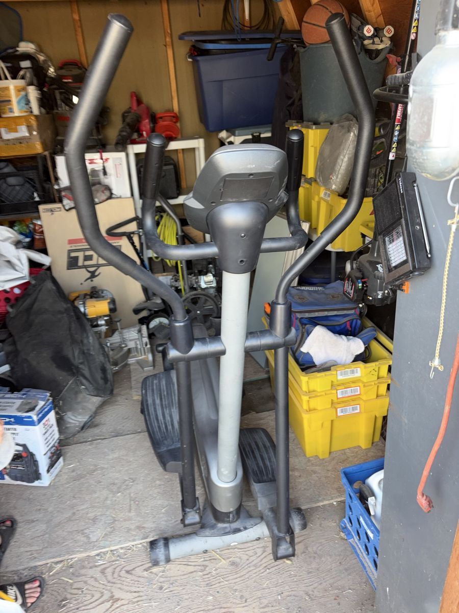 Gold's Gym Elliptical Exercise Machine
