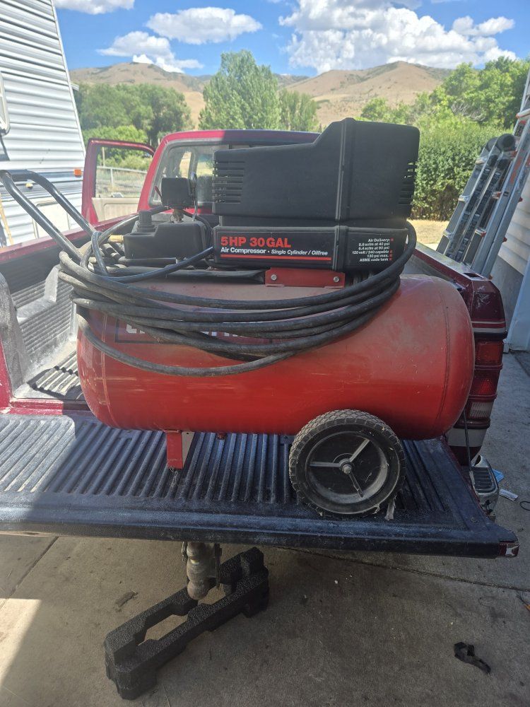 Craftsman 5 HP 30 Gallon Single Cylinder Oil-Free Air Compressor