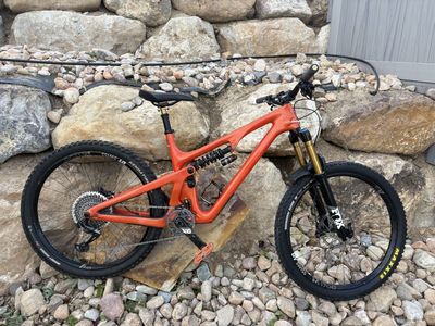 2021 Yeti SB140 - size large