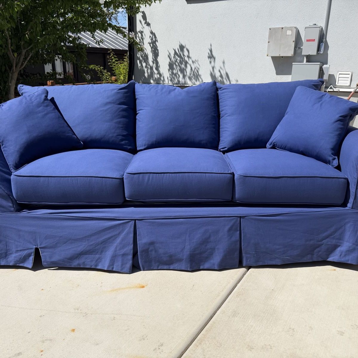 New Amari 91” Sofa read description