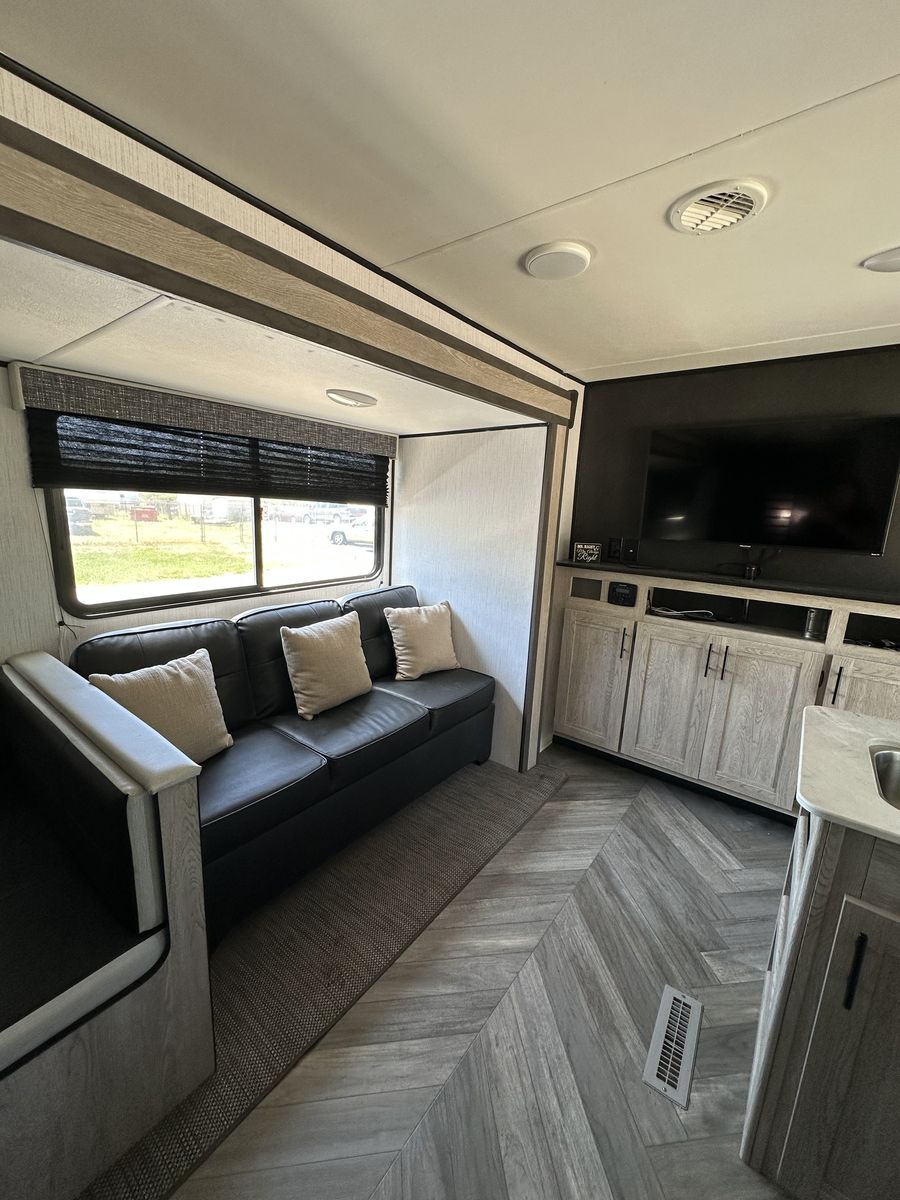 2021 Travel Trailer – 37' Family Adventure Home on Wheels