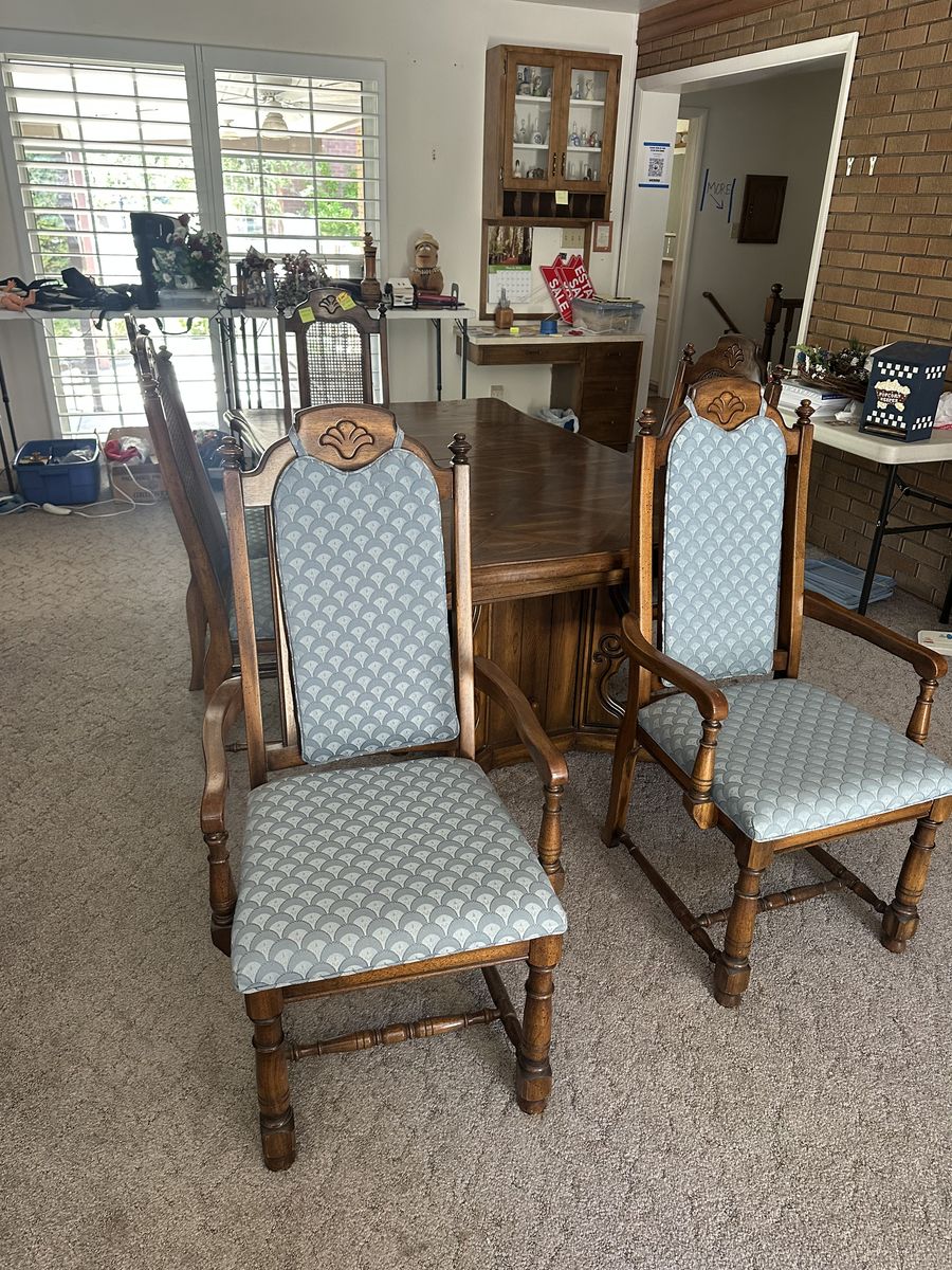 Solid Wood Dinning Table