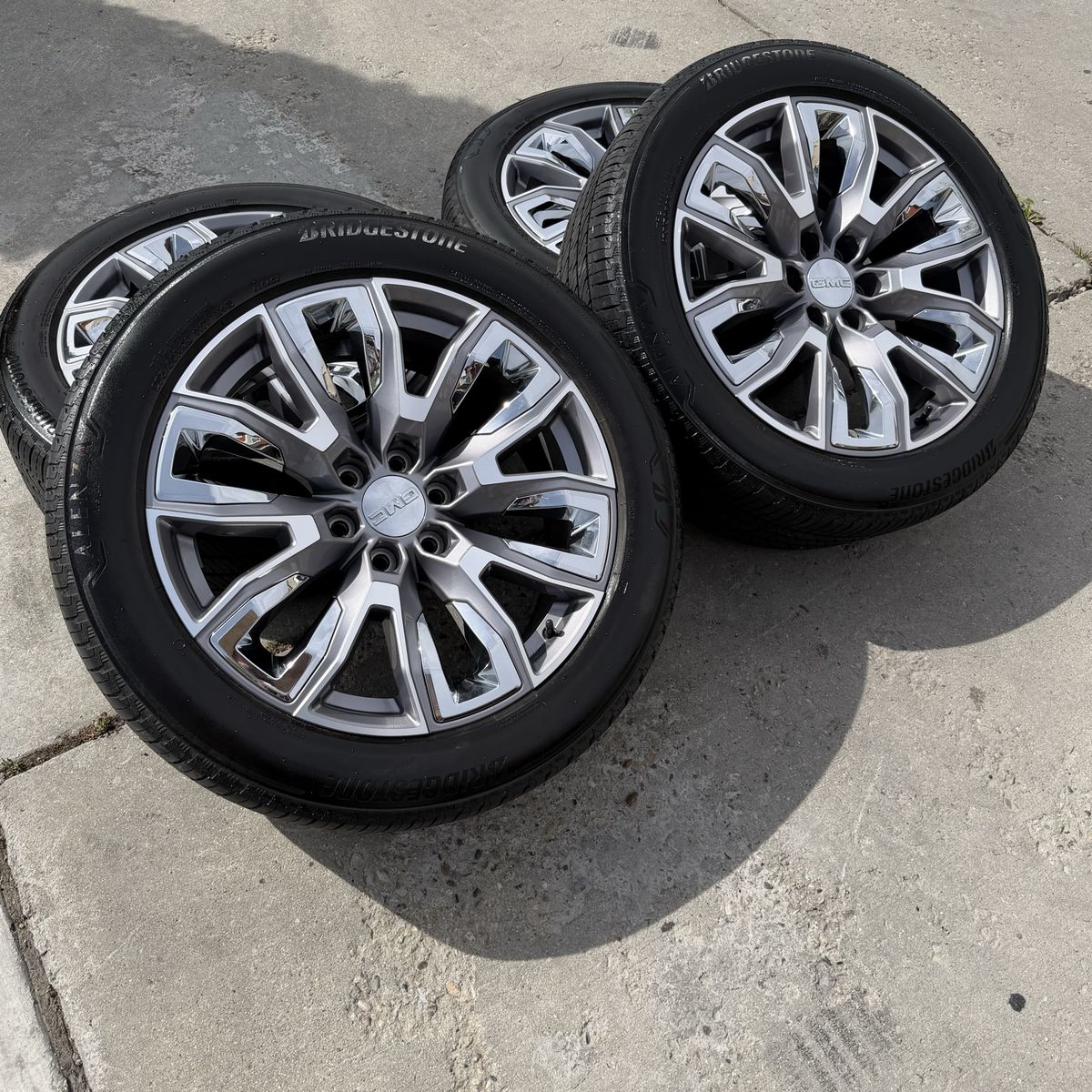 2025 Gmc Sierra Denali 22" Wheels And Tires