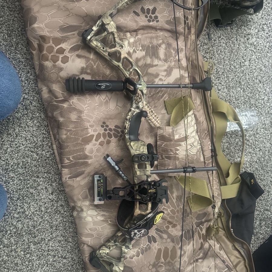 Hunting bow