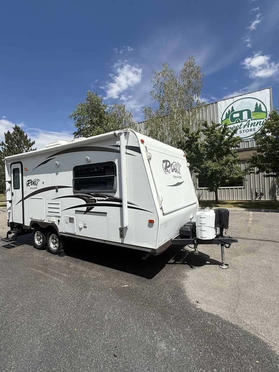 2015 21DK Rockwood Roo Hybrid Travel Trailer with Pop Out Bunks