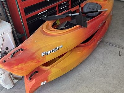 Old Town Vapor 10 Recreational Kayak with Paddle and PFD (Pair)