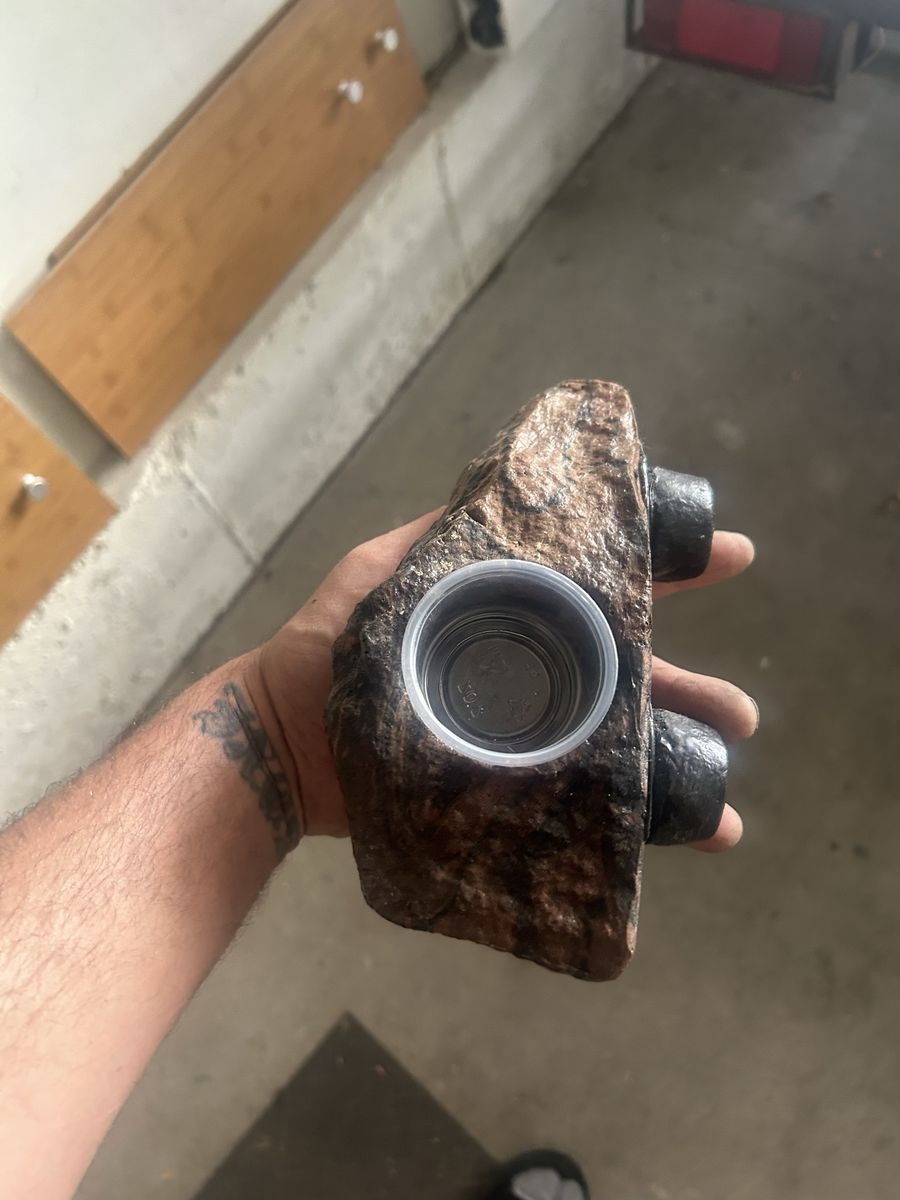 Magnetic ledge