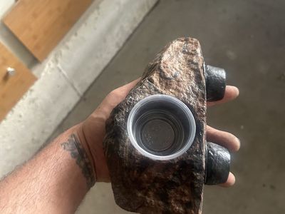 Magnetic ledge