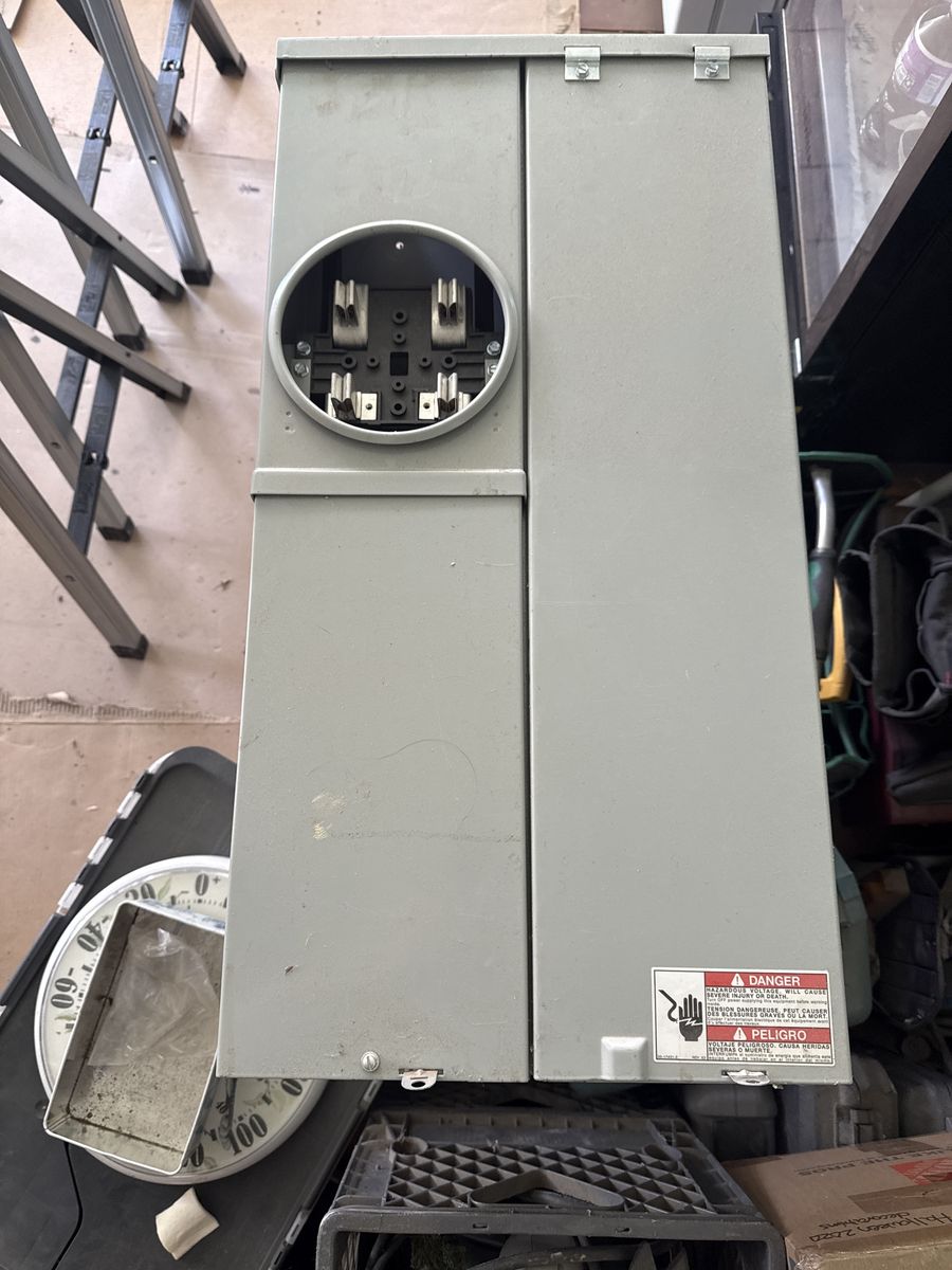 Eaton 100 Amp 12 space circuit breaker box