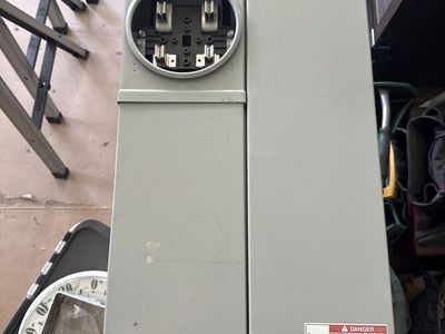 Eaton 100 Amp 12 space circuit breaker box