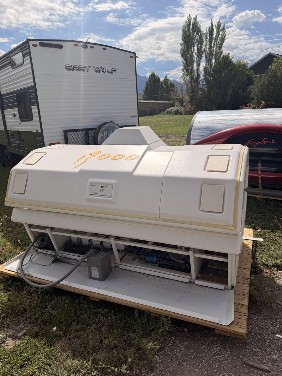 Ultra Sun 17000 Tanning Bed Commercial Salon Equipment