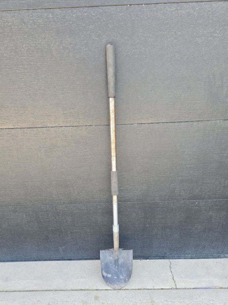Truper All-Steel Round Point Shovel - Heavy Duty Shovel