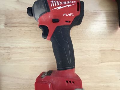 Milwaukee M18 Fuel Surge 1/4 Impact Driver