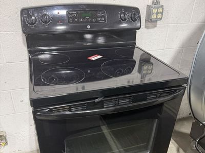 GE Electric Range with Smooth Top & Self-Cleaning Oven - Black (Used)