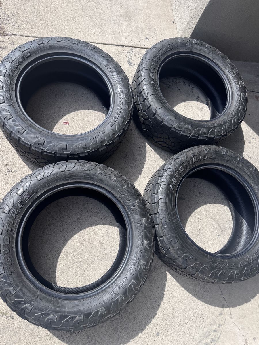 Toyo AT3 33x12.50R20 Tires