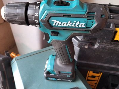 Makita 1/2" Drill Driver w/Battery
**No Charger **