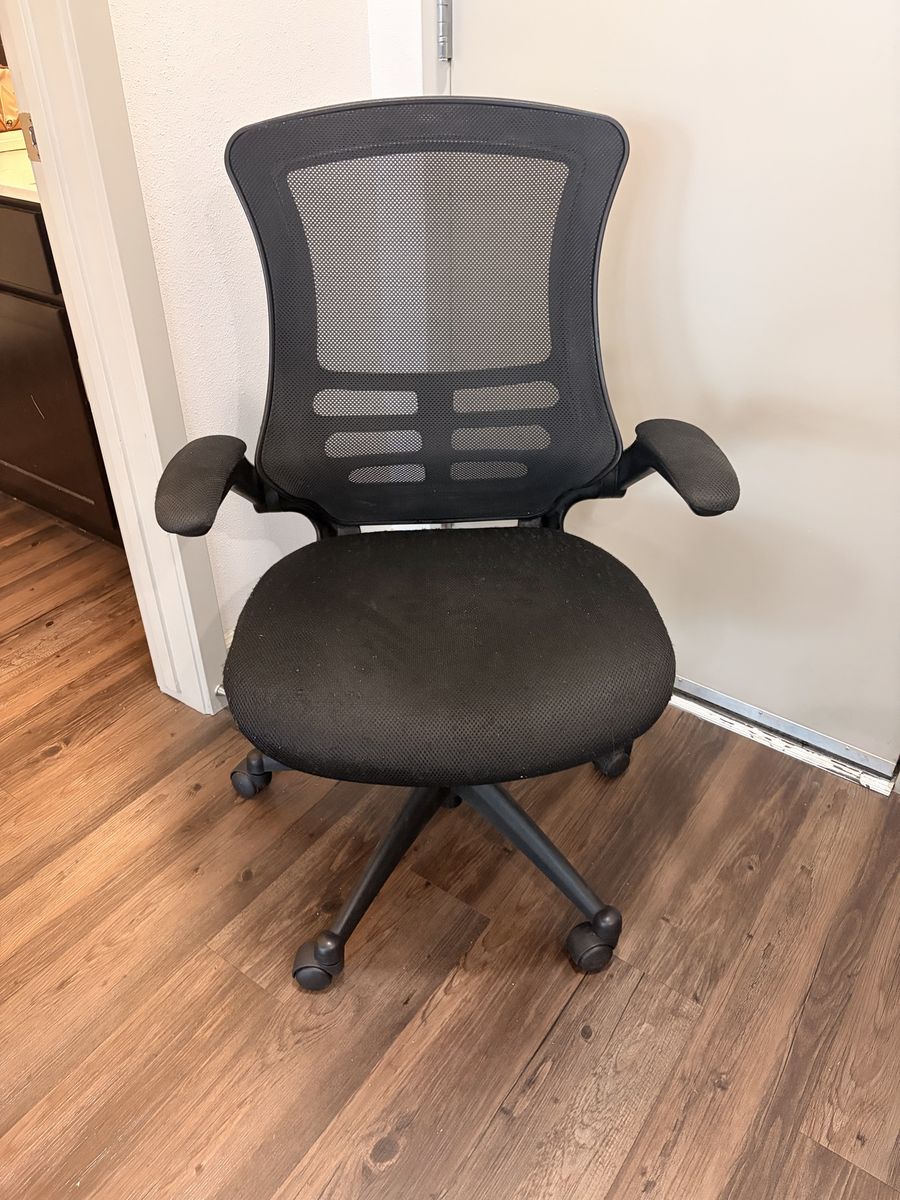 Black Ergonomic Mesh Office Chair, Swivel with Wheels