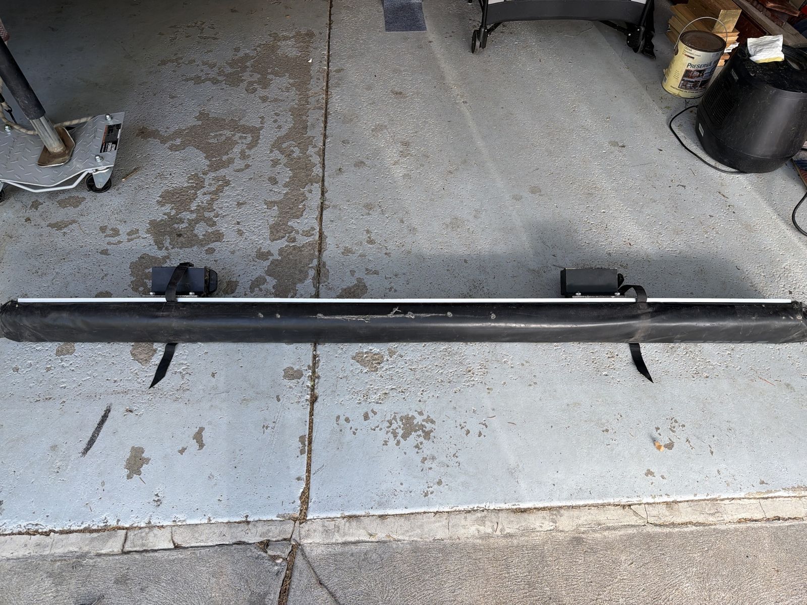 Yakima slim shady awning with universal feet - 7x7, read description