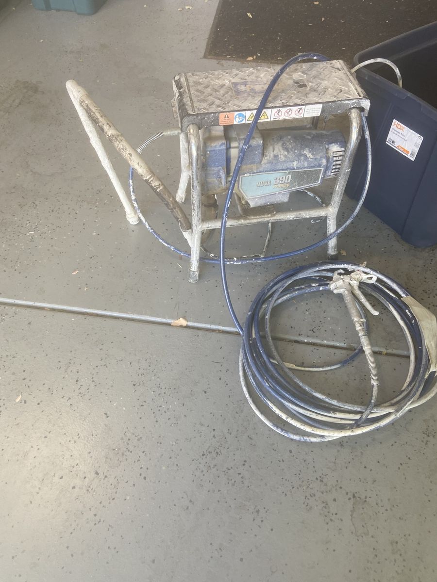 Graco Nova 390 PC Stand Airless Paint Sprayer - Good Condition, Ready for Projects