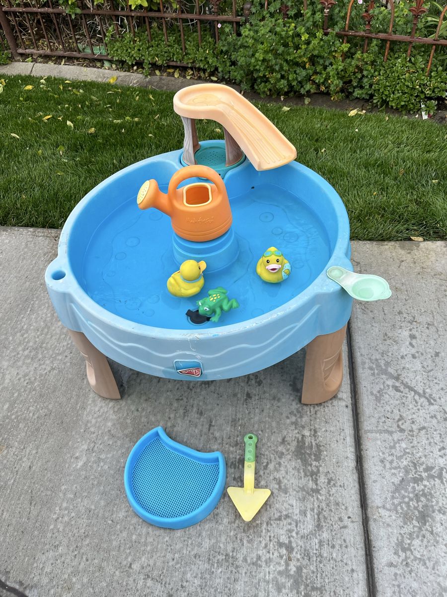 Kids sand and water table