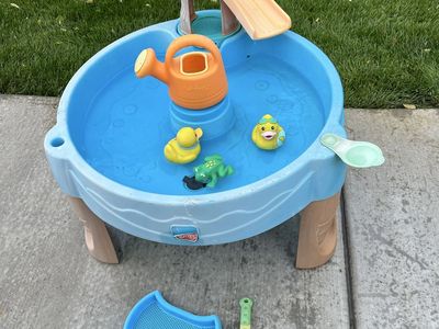 Kids sand and water table