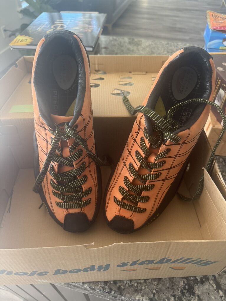 GoLite Mens Hiking Shoes - Size 11 Almost New