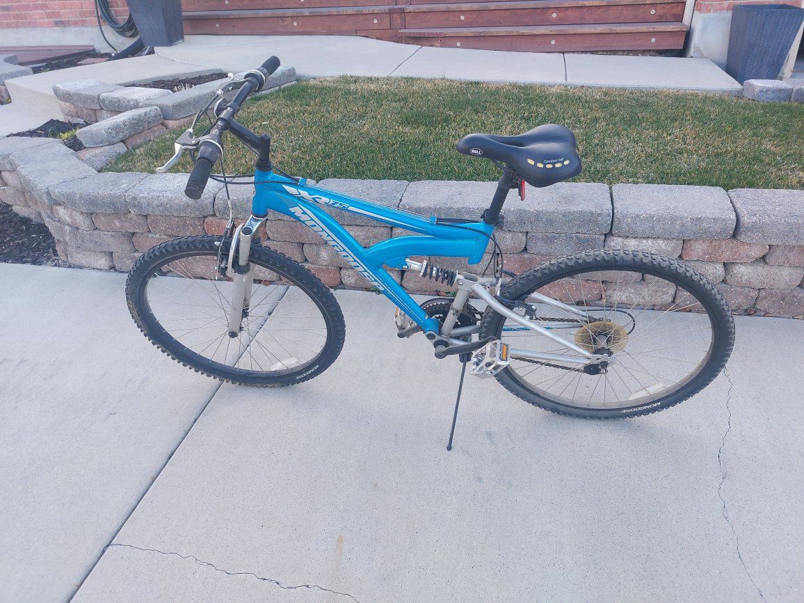 Mongoose XR75 mountain bike 28"