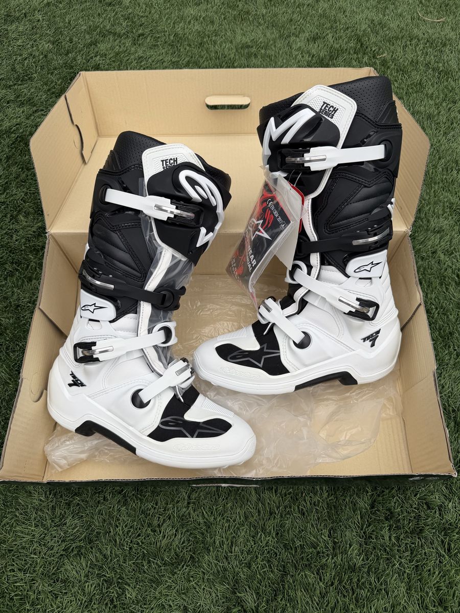 AlpineStars Tech 7 Boots Brand New