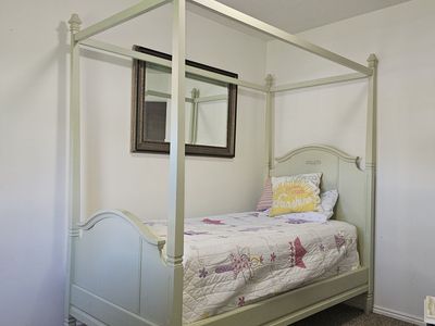 Pottery Barn Girls Canopy Bed