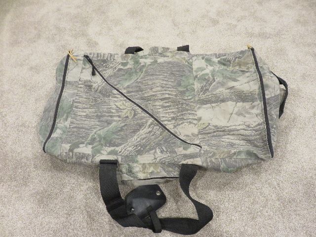 GREAT CONDITION LARGE FIVE STORAGE COMPARTMENT AREA GEAR BAG MADE BY REALTREE