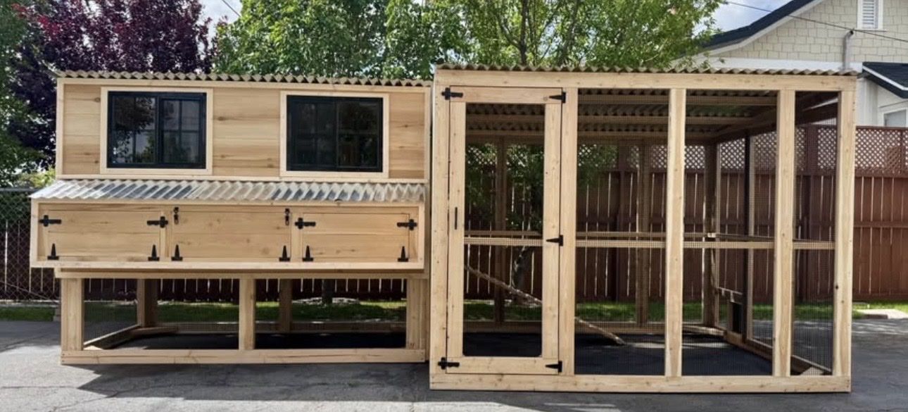 Large Wooden Chicken Coop with Attached Run and Windows - Spacious Coop