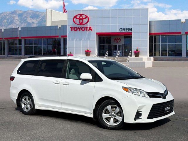 2020 TOYOTA SIENNA LE 8-Passenger