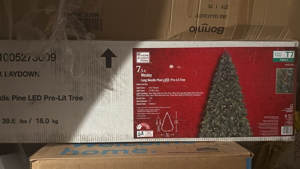 Christmas tree 7.5 ft in box