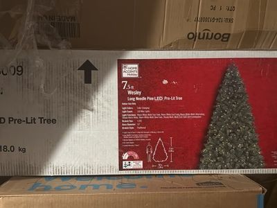 Christmas tree 7.5 ft in box