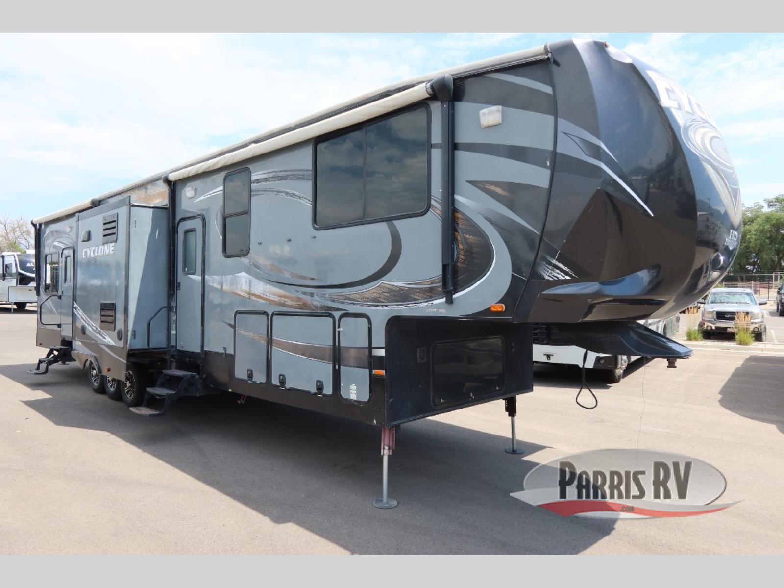 Used 2015 Heartland Cyclone 4100 King