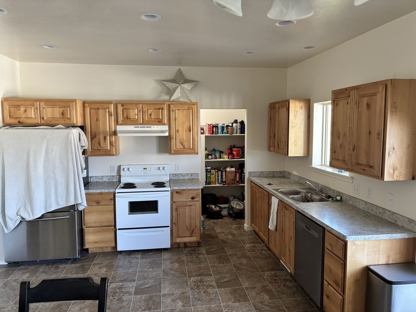 Main image 3