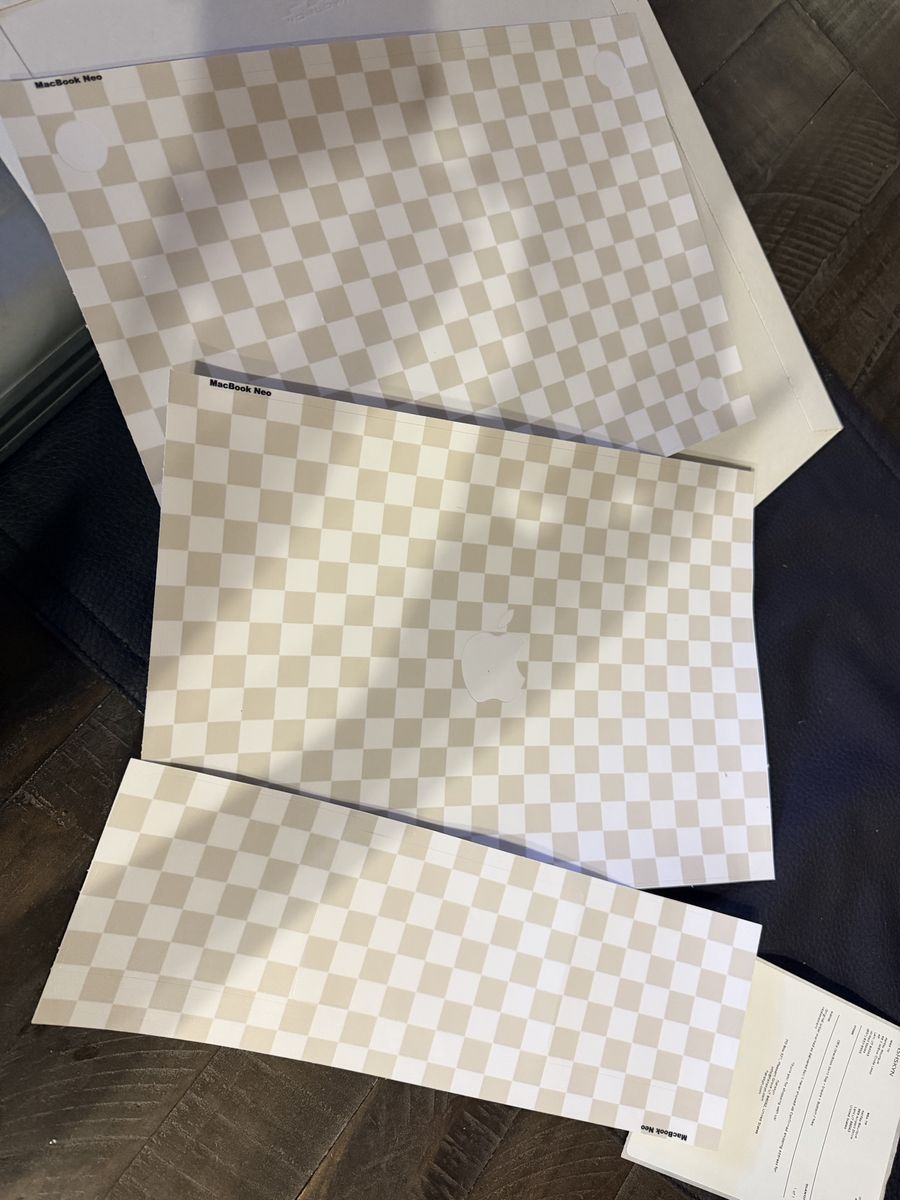 MacBook neo fishskyn