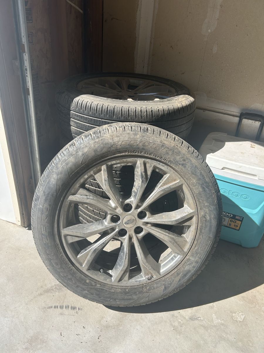2020 Ford Explorer OEM Rims & Tires
